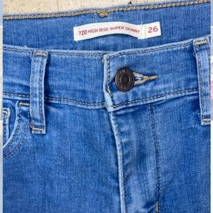 Levi’s High Rise Super Skinny Light Blue, willing to take lower offers